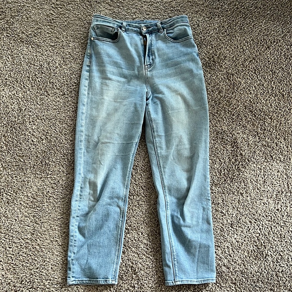 American Eagle Curvy Mom Jeans - Size 8